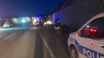 Bolu’da arızalanan ATV’yi emniyet şeridinde tamir etmeye çalışırken bir otomobilin