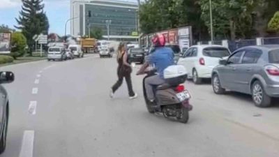 Bolu’da bir motosiklet sürücüsü, yolun karşısına geçmek isteyen yayaya çarpmaktan