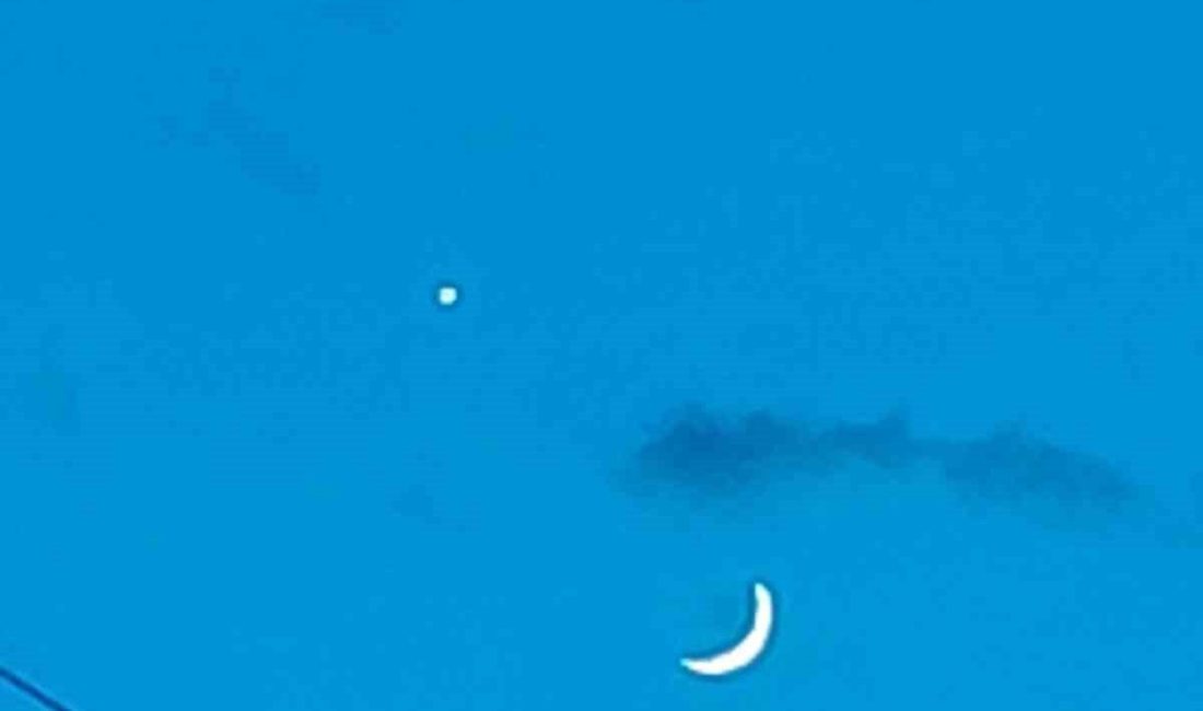 Bolu’nun Mudurnu ilçesinde akşam saatlerinde ay ve parlak bir yıldızın