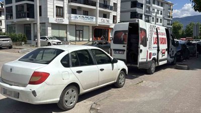 Bolu’da bir marketin otoparkında yapılan yeni giriş-çıkış düzenlemesi, eski alışkanlıklarından