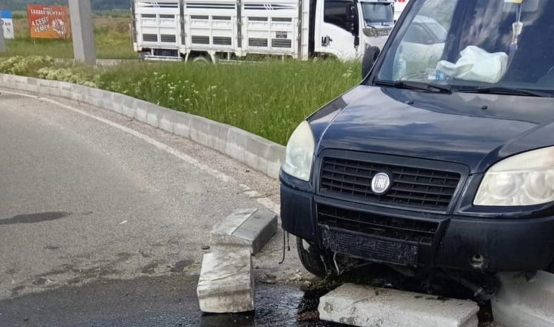 Bolu’da refüje çıkan hafif ticari aracın sürücüsü yaralandı Bolu’da refüje çıkan hafif ticari aracın sürücüsü yaralandı. Kaza, Yeniçağa-Mengen