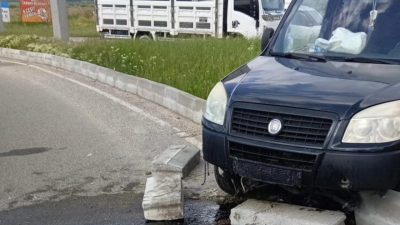 Bolu’da refüje çıkan hafif ticari aracın sürücüsü yaralandı. Kaza, Yeniçağa-Mengen