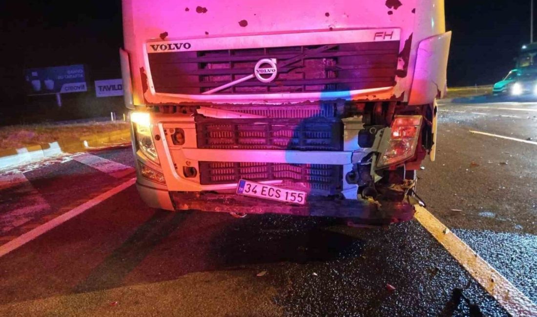 Bolu’nun Yeniçağa ilçesinde D-100 kara yolunda tırın otomobile arkadan çarpması
