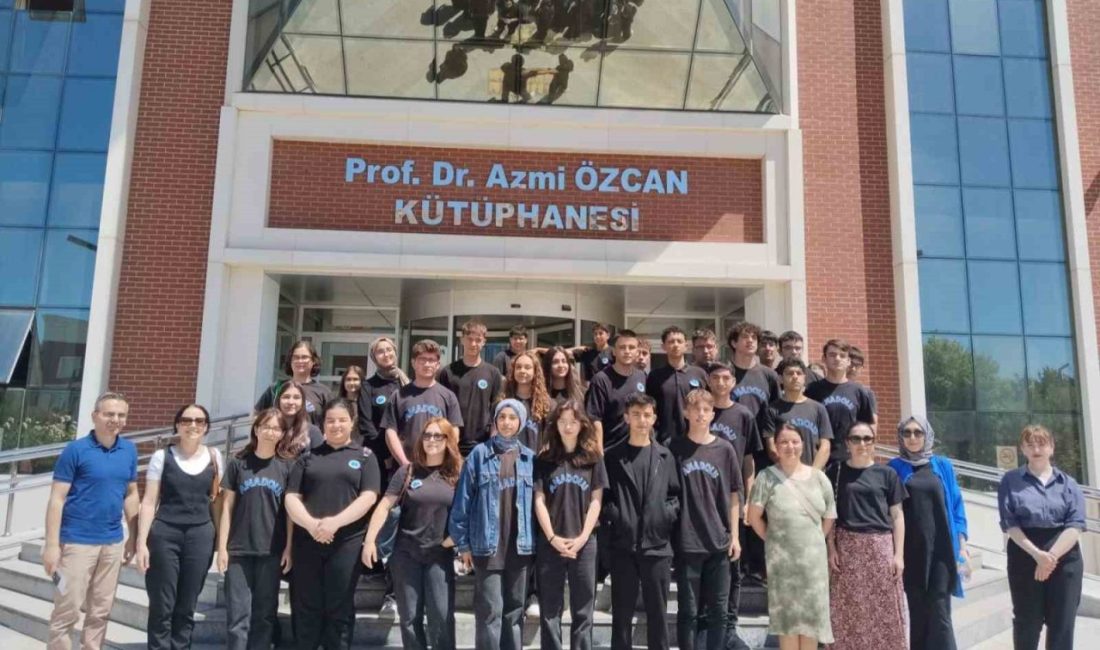 Bilecik Şeyh Edebali Üniversitesi (BŞEÜ) akademik birimleri, lise öğrencilerine tanıtıldı.