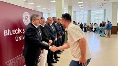 Bilecik Şeyh Edebali Üniversitesi’nde (BŞEÜ) bayramlaşma töreni gerçekleştirildi. Bilecik Şeyh