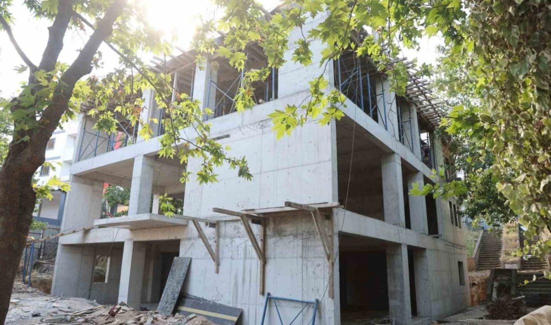 Çayırova’da vatandaşlardan gelen talepler üzerine Özgürlük Mahallesi’nde inşasına başlanan yeni
