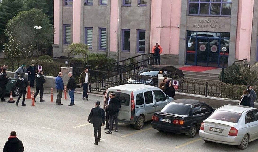 Cinayetle neticelenen kavganın sanıkları ilk kez hakim karşısında Sakarya’nın Sapanca ilçesinde 3 kişi arasında çıkan ve 23 yaşındaki