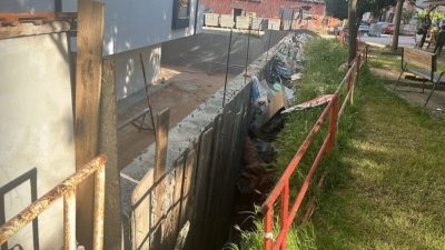 Bilecik’te bir çocuk parkının yanına yapılan inşaatla park arasında kalan