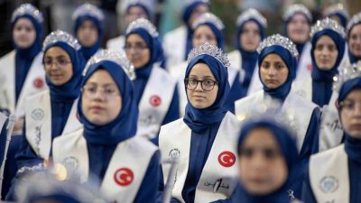 Cumhurbaşkanı Yardımcısı Cevdet Yılmaz, Sakarya’da katıldığı Hafızlık İcazet Merasimi’nde yaptığı
