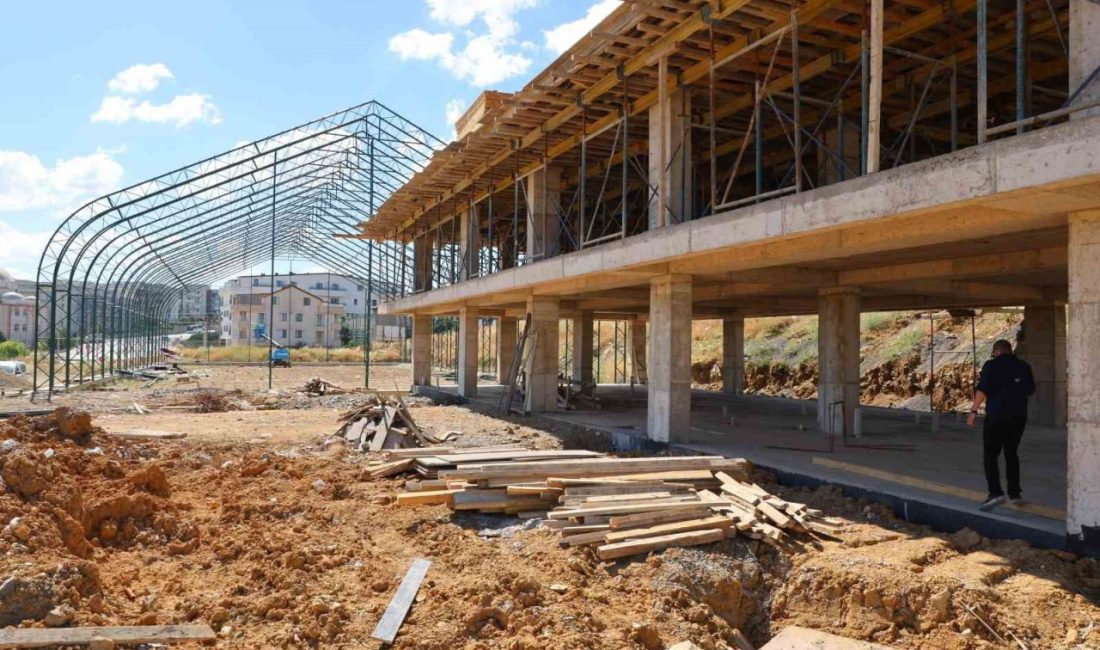 Darıca’da 100 milyon lira destekli spor kompleksinin inşası sürüyor Darıca’da gençlerin ve sporseverlerin faydalanması amacıyla projelendirilen Atatürk Caddesi Spor