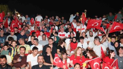 Darıca’da, A Milli Futbol Takımı’nın 24 yıl aradan sonra çıktığı