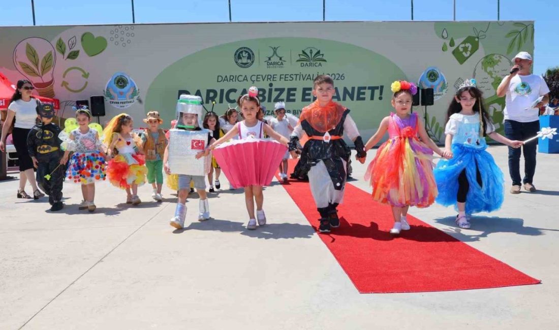 Darıca’da çevre bilincini artırmak amacıyla düzenlenen festivalde, öğrencilerin atık materyallerden