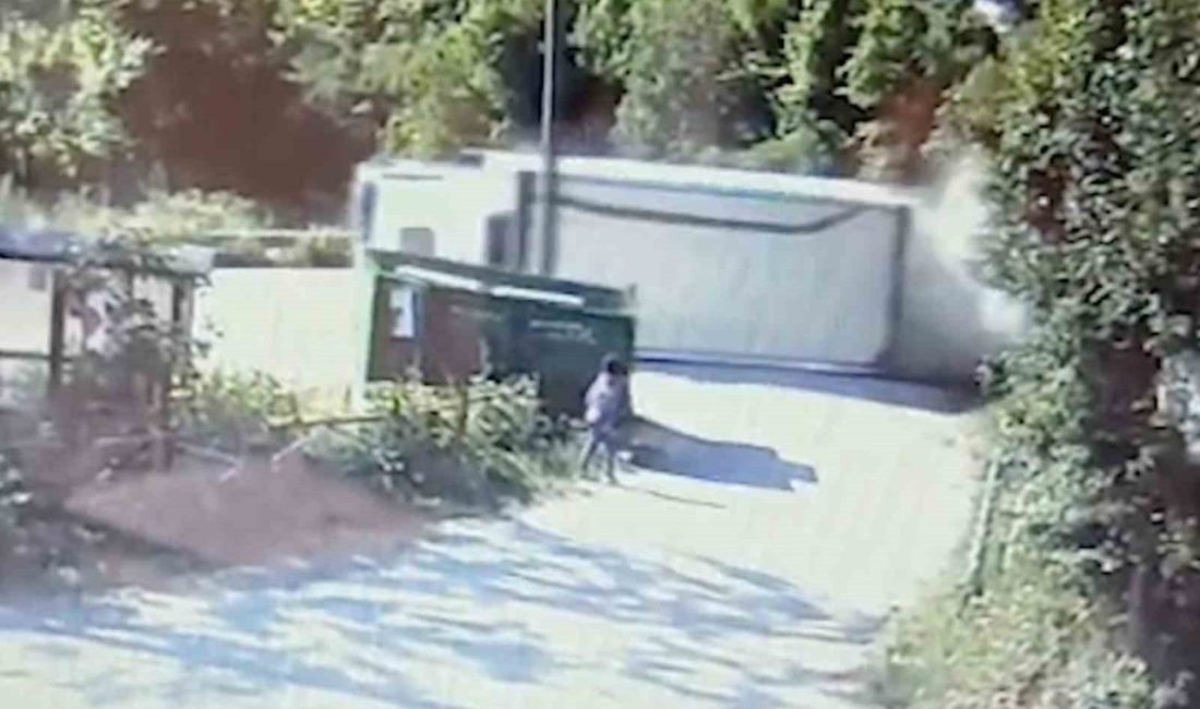 Kastamonu’nun İnebolu ilçesinde freni boşalması neticesinde devrilerek metrelerce sürüklenen kamyonun