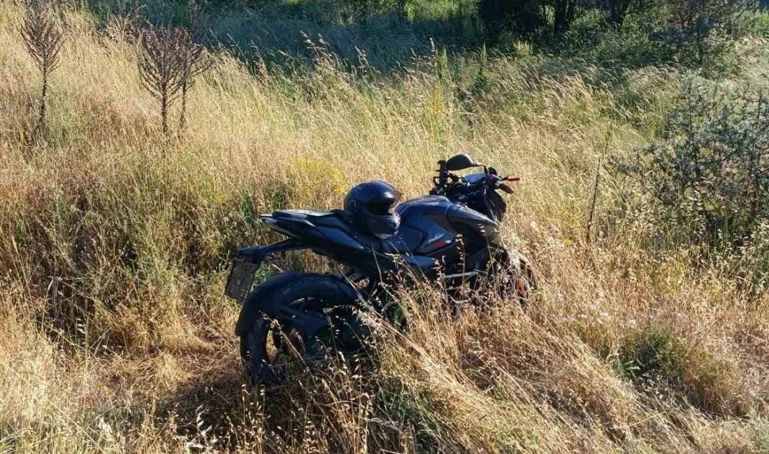 Bilecik’te direksiyon hakimiyetini kaybeden motosiklet sürücüsünün tarlaya savrulması sonucu meydana