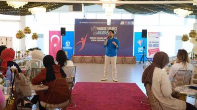 Kocaeli’de kadınlara yönelik düzenlenen seminerde, günlük yaşamda hareket bilinci, beden