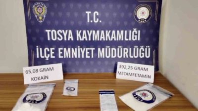 Kastamonu’nun Tosya ilçesinde polis ekiplerince durdurulan bir araçta yapılan aramada