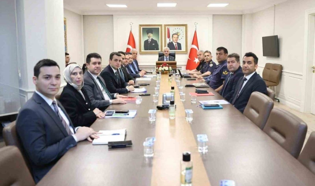 Düzce güvenlik ve asayiş toplantısı yapıldı DÜZCE(İHA) – Düzce’nin huzur ve güvenliği için il genelinde alınan