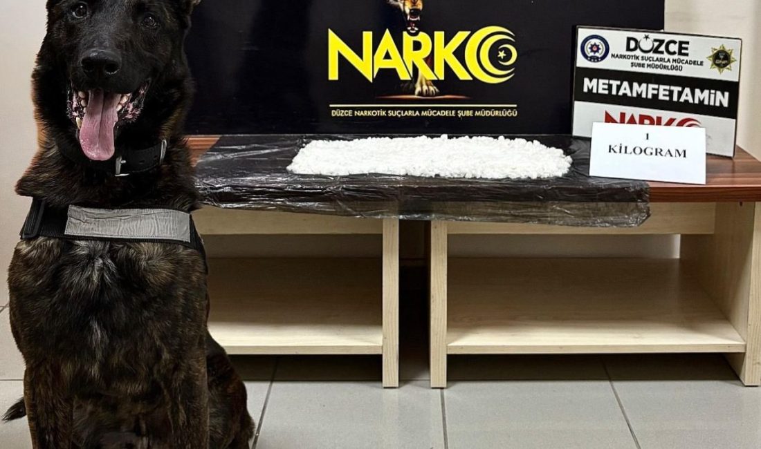 Düzce’de 1 kilogram metamfetamin ele geçirildi, 1 kişi tutuklandı Düzce’de polis ekiplerince gerçekleştirilen operasyonda 1 kilogram metamfetamin ele geçirilirken,