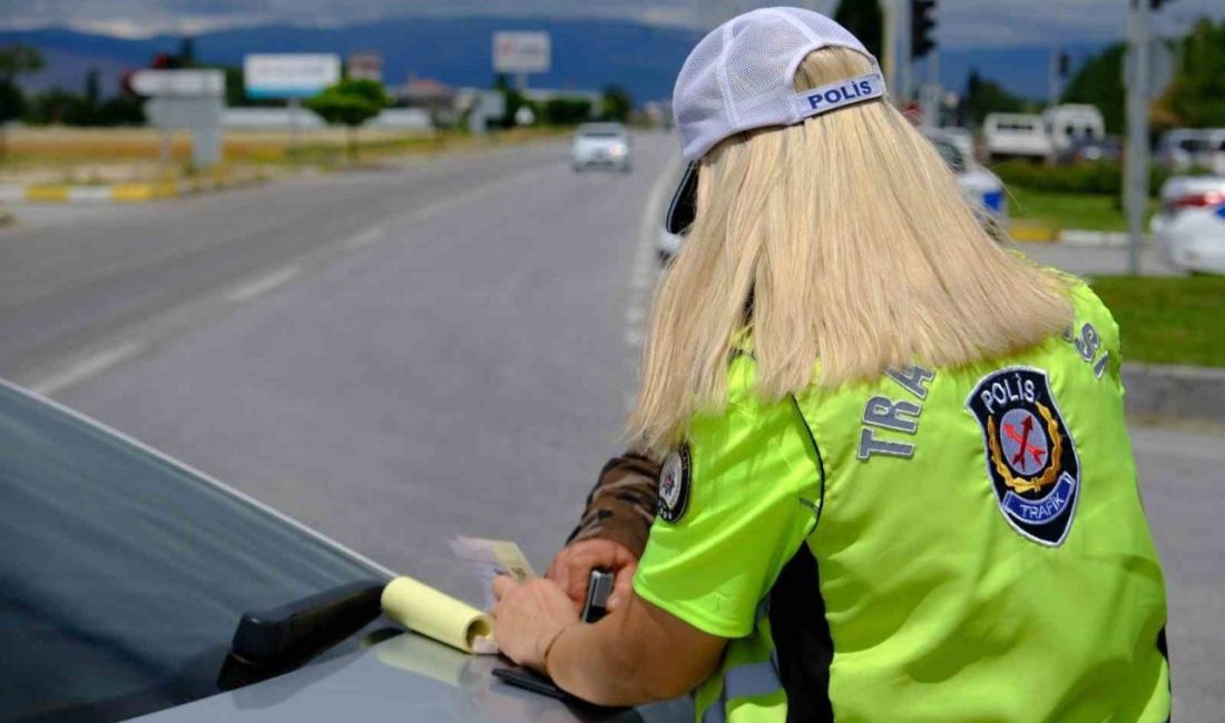 DÜZCE(İHA) – Düzce’de trafik denetimi yapan polis ve jandarma ekipleri