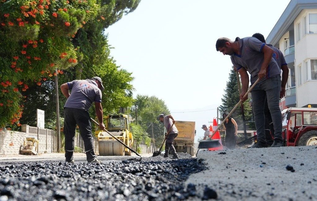 Düzce Belediyesi Fen İşleri Müdürlüğü ekipleri tarafından yapılan çalışmalarda 4