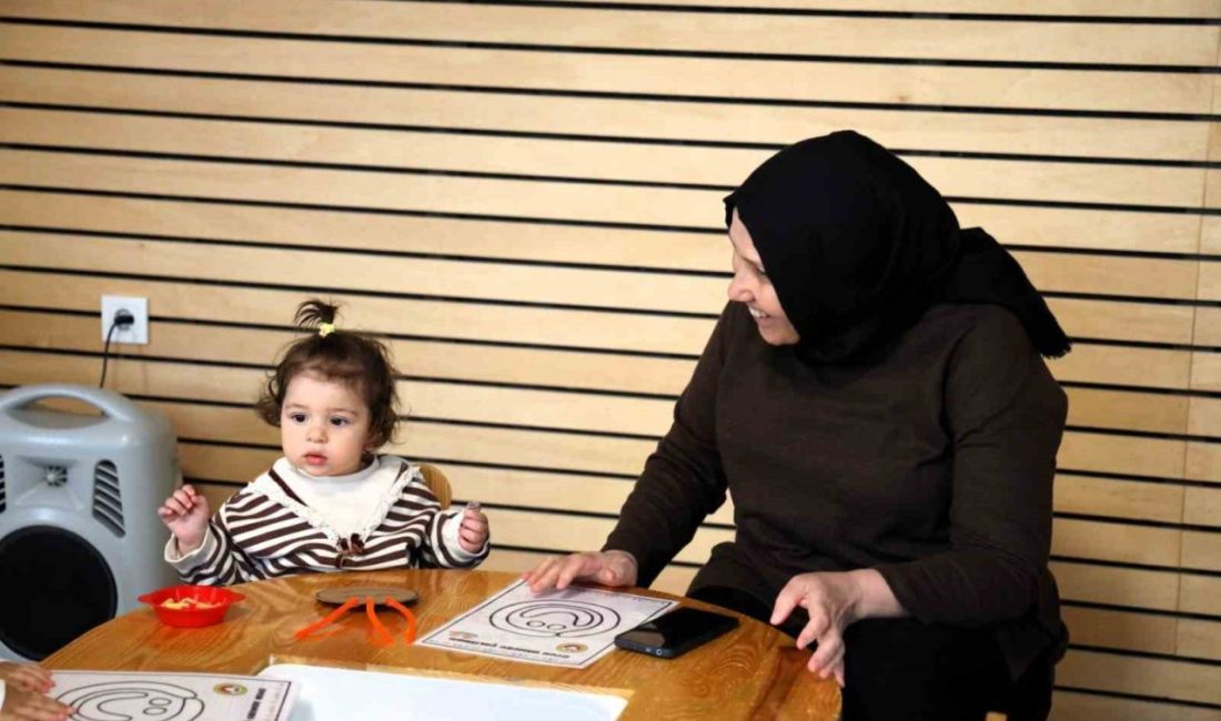 İzmit’teki Anne Şehir Merkezi Akasya tarafından hayata geçirilen “Ebeveynli Oyun