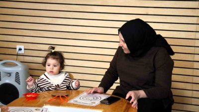 İzmit’teki Anne Şehir Merkezi Akasya tarafından hayata geçirilen “Ebeveynli Oyun