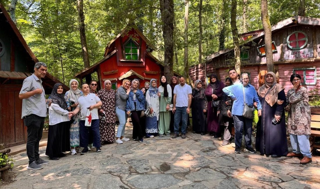 Sakarya’da Engelsiz Hobi Atölyelerinde eğitim alan bireyler ve aileleri, düzenlenen