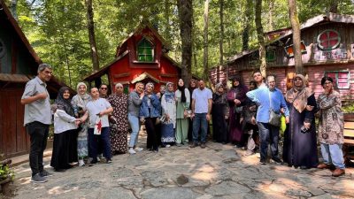 Sakarya’da Engelsiz Hobi Atölyelerinde eğitim alan bireyler ve aileleri, düzenlenen
