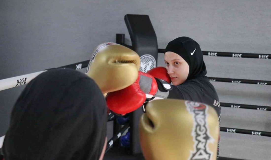Sakarya’da kick boks eğitimi alan çocuklar ve gençler, spor sayesinde