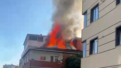 Kocaeli’nin Gebze ilçesinde 3 katlı binanın en üst katında çıkan