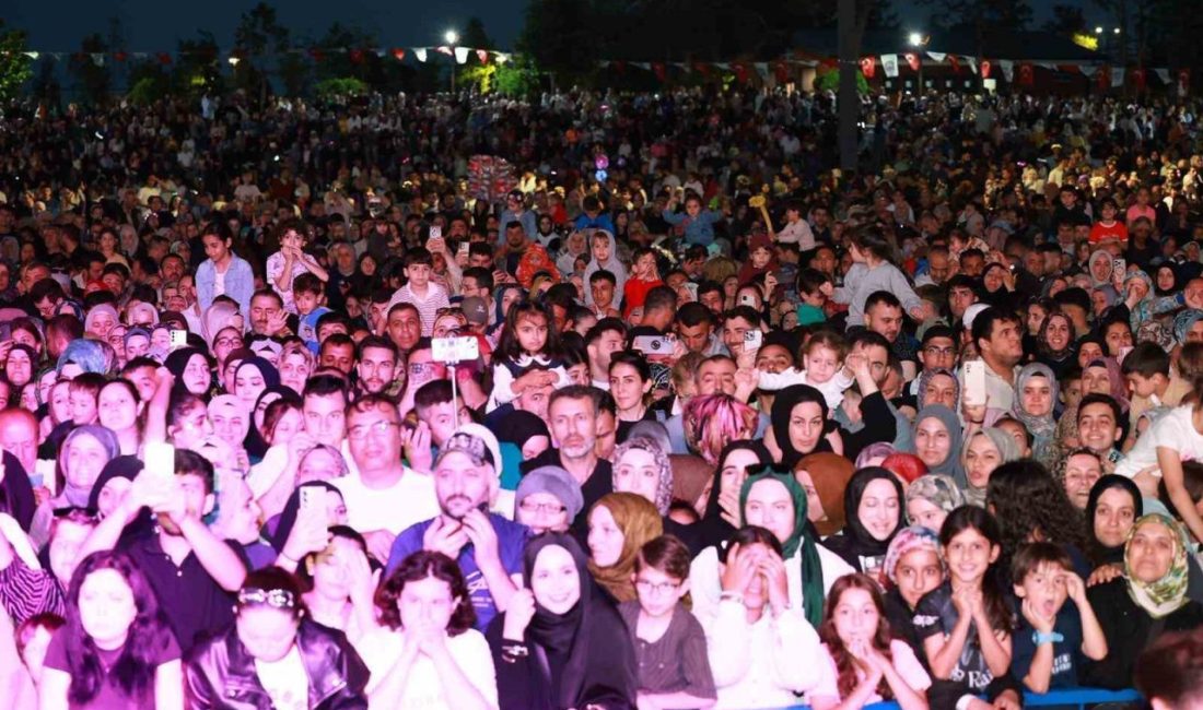 Gebze’de organize edilen “Geleneksel Gebze Aile Şenliği”, renkli görüntülere sahne