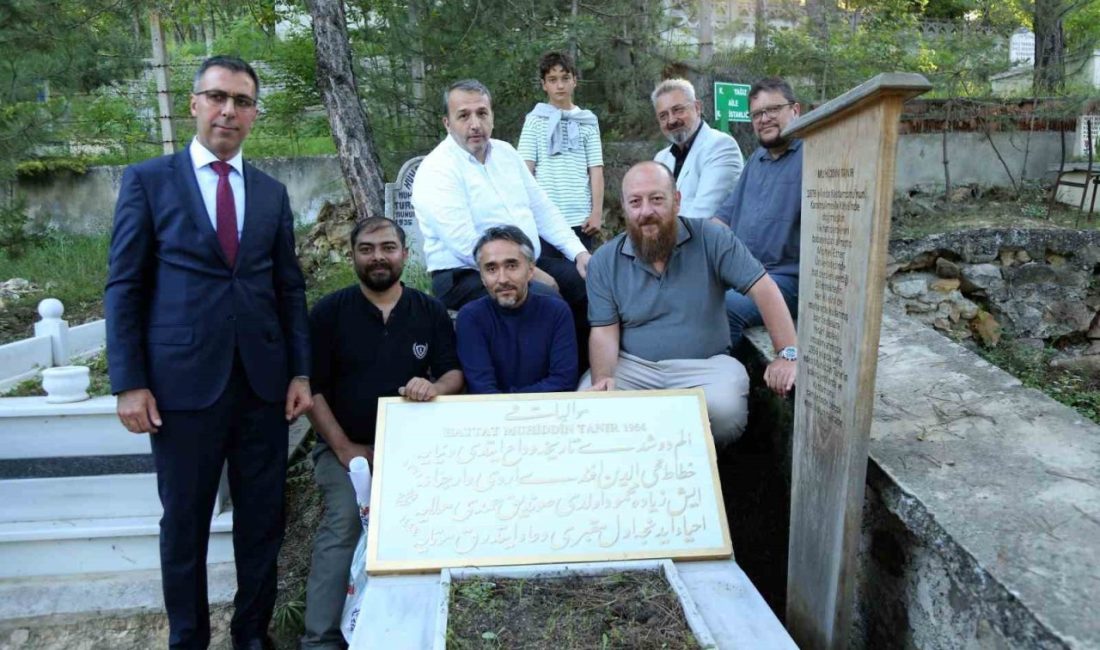Kastamonu’nun önemli hat üstatlarından Hattat Muhittin Tanır’ın kabri, vefatından 70