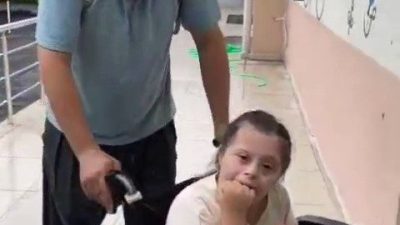 Düzce’de özel eğitim gören kızını her gün okula getiren baba