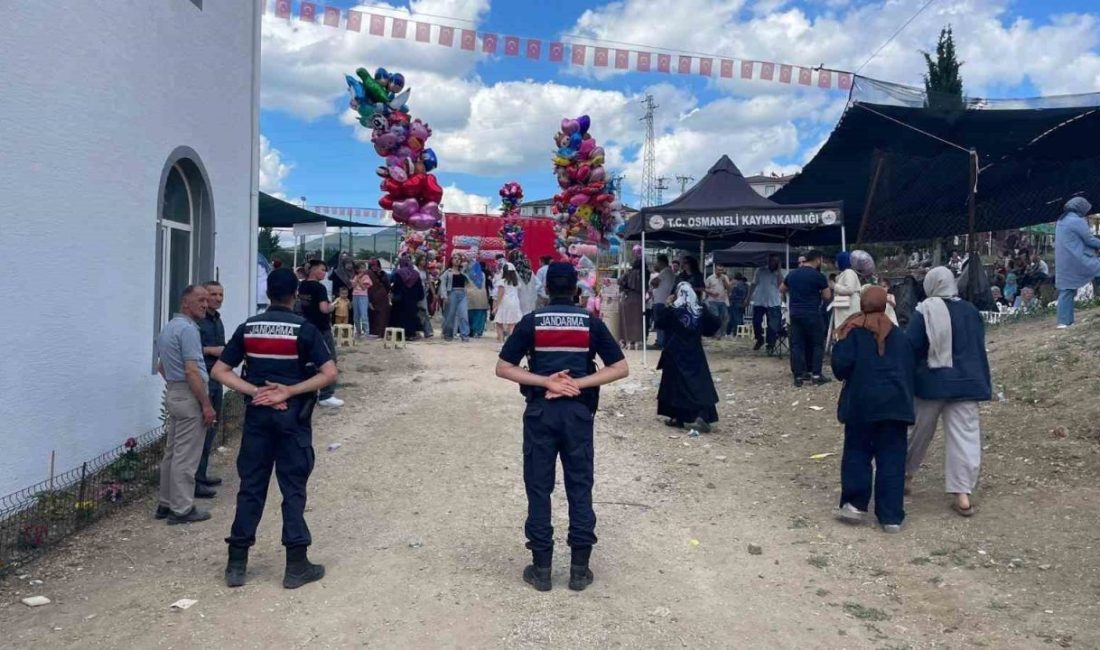 Hıdırellez şenliğinde 5 bin vatandaşa güvenlik hizmeti Bilecik’te Hıdırellez şenliğinde 5 bin vatandaşın güvenliği için jandarma ekipleri