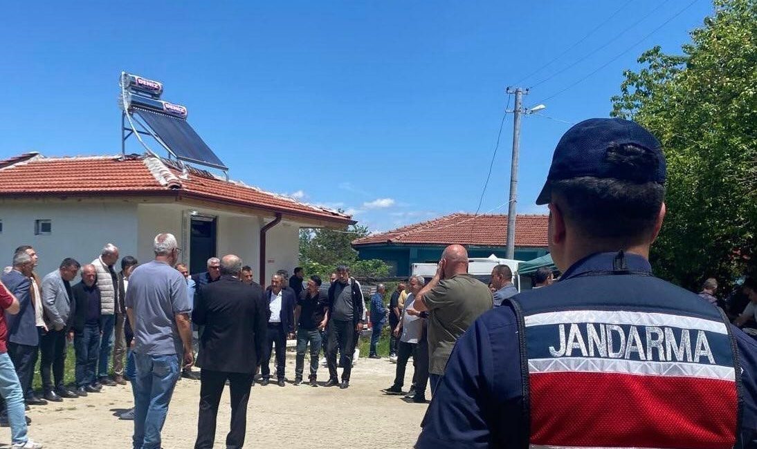 Bilecik’te düzenlenen Hıdırellez şenliklerinde jandarma ekiplerince güvenlik tedbirleri alınırken vatandaşlara