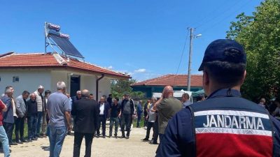 Bilecik’te düzenlenen Hıdırellez şenliklerinde jandarma ekiplerince güvenlik tedbirleri alınırken vatandaşlara
