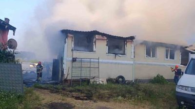 Sakarya’nın Karapürçek ilçesinde iki katlı ahşap bir evde çıkan ve