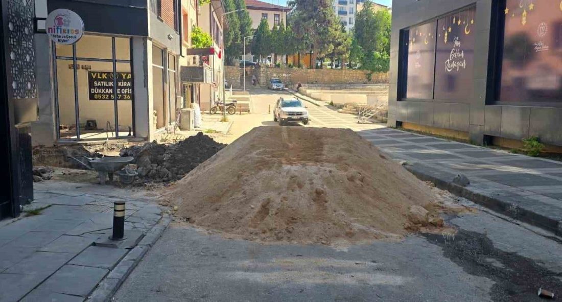 Bilecik’te bir inşaatta yapılan altyapı çalışmasında 2 sokağın hafriyat ve