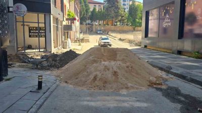 Bilecik’te bir inşaatta yapılan altyapı çalışmasında 2 sokağın hafriyat ve