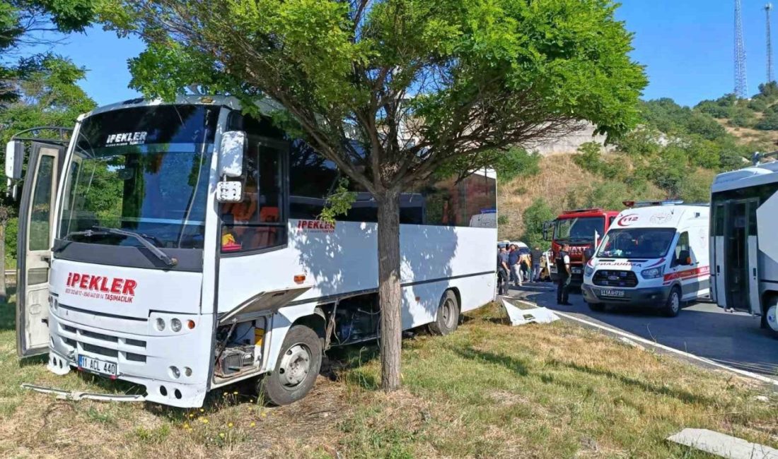 Bilecik’te işçi servisi ile hafif ticari aracın çarpışması sonucu meydana