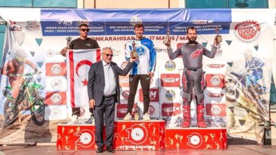 Kocaeli Büyükşehir Belediyesi Kağıtspor Kulübünün sporcuları, geride kalan hafta katıldıkları