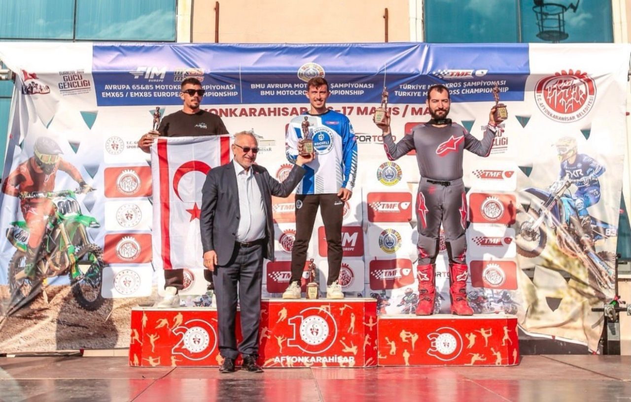 Kağıtspor’dan madalya yağmuru