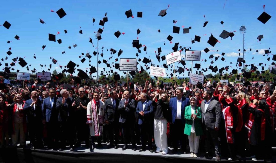 Kastamonu Üniversitesi’nde 4 binden fazla öğrenci mezuniyet coşkusu yaşadı Kastamonu Üniversitesi’nde düzenlenen mezuniyet töreninde 4 bini aşkın öğrenci kep