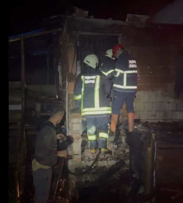 Kastamonu’nun Taşköprü ilçesinde çıkan ev yangını itfaiye ekipleri tarafından söndürüldü.