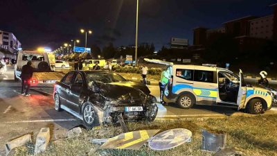 Kastamonu’da iki otomobilin çarpışması neticesinde meydana gelen kazada 4 kişi