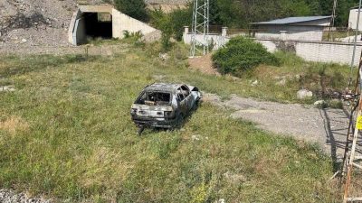 Kastamonu’nun İhsangazi ilçesinde kamyonetle çarpışan otomobilde çıkan yangın, itfaiye ekiplerince