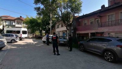 Kastamonu’nun Hanönü ilçesinde jandarma ekiplerince üç ayrı adreste gerçekleştirilen uyuşturucu