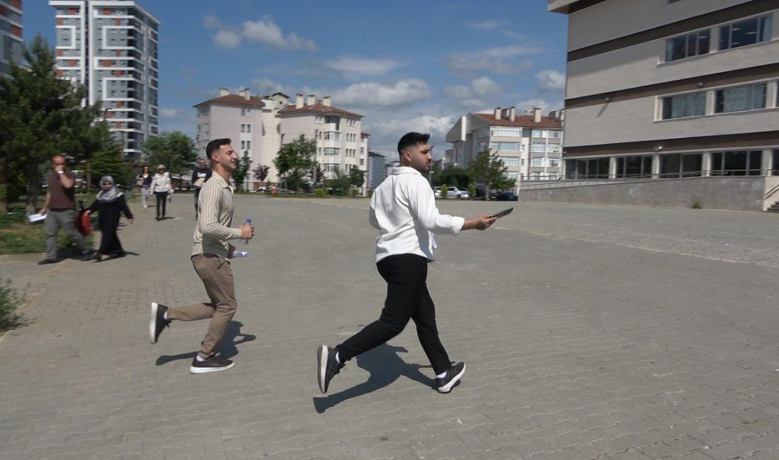 Kastamonu’da Yükseköğretim Kurumları Sınavı’nın birinci oturumu Temel Yeterlilik Testi’ne giren