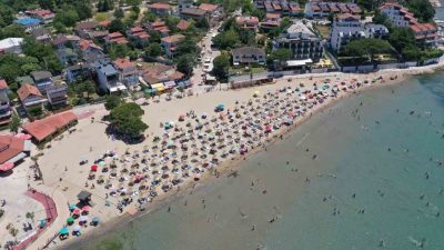Kocaeli Büyükşehir Belediyesi, sorumluluğundaki Mavi Bayraklı plajlarda deniz sezonunu açarak