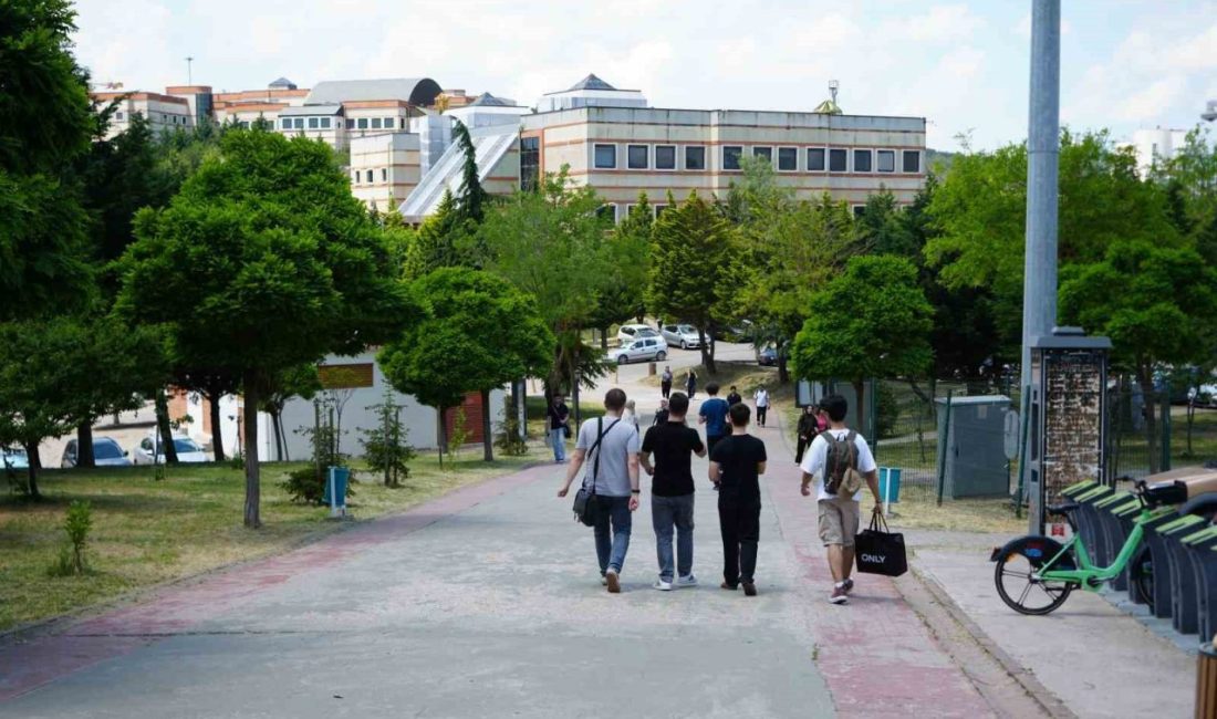 Kocaeli Üniversitesi’nde sahipsiz köpekler azaldı, öğrencilerin endişesi bitmedi Kocaeli Üniversitesi Umuttepe Kampüsü’nde geçmiş yıllarda öğrencilere saldıran ve hastane